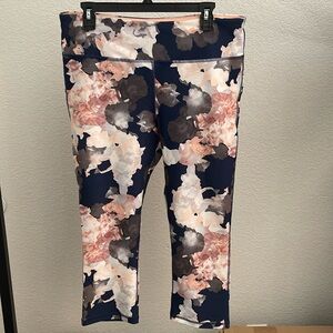 Marika Sport Abstract Floral Cropped Leggings / Yoga Pants